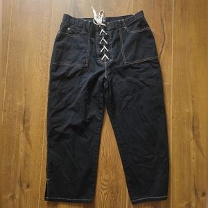 Lace-up front contrast stitch 3/4 black jeans
